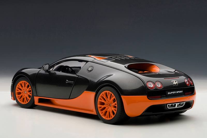 AUTOart Bugatti Veyron Super Sport - Carbon Black w/ Orange Side Skirts (70936)