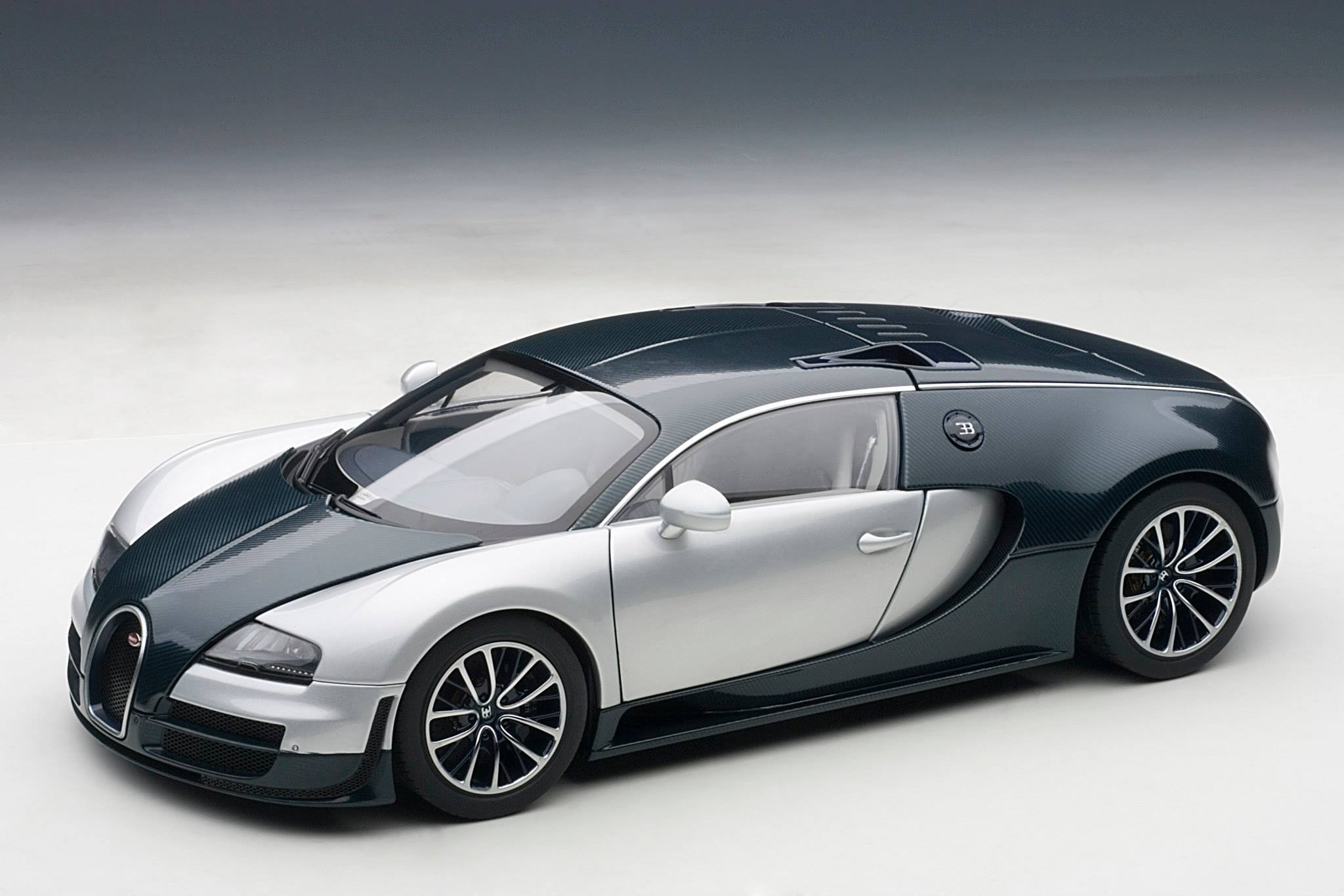 AUTOart Bugatti Veyron Super Sport - Dark Blue w/ Silver White Doors (70939)