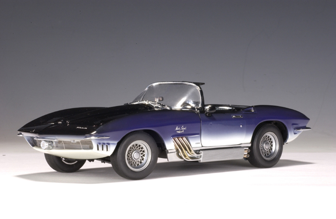 AUTOart 1961 Chevrolet Corvette Mako Shark Blue 71131 in 118 scale 