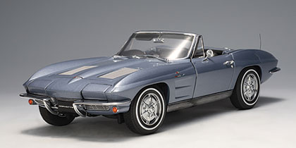 AUTOart: 1963 Chevrolet Corvette Convertible - Sebring Silver