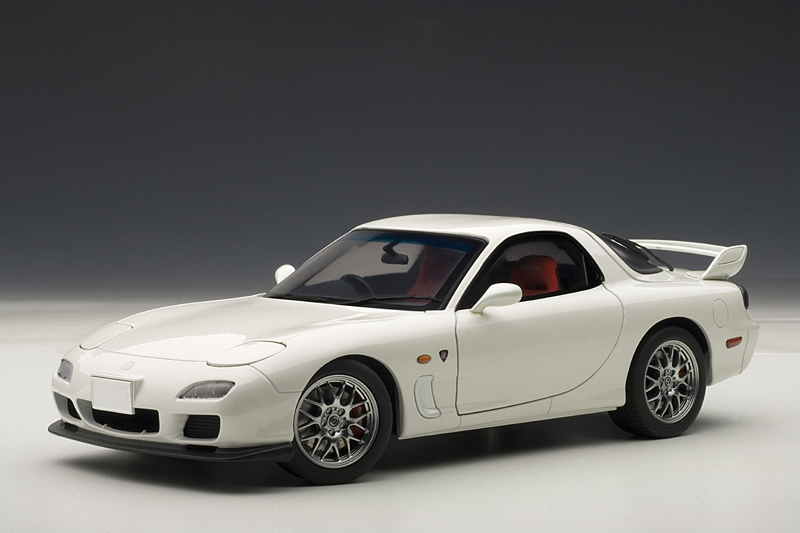 AUTOart: Mazda RX-7 (FD) Spirit R Type A - Pure White (75989) in 1:18 scale