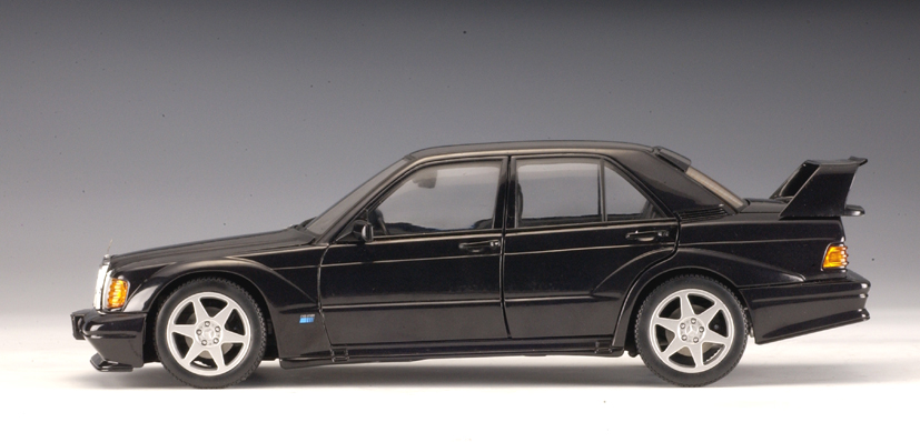 AUTOart MercedesBenz 190E 2516 EVO2 Metallic Black 76131 in 118 