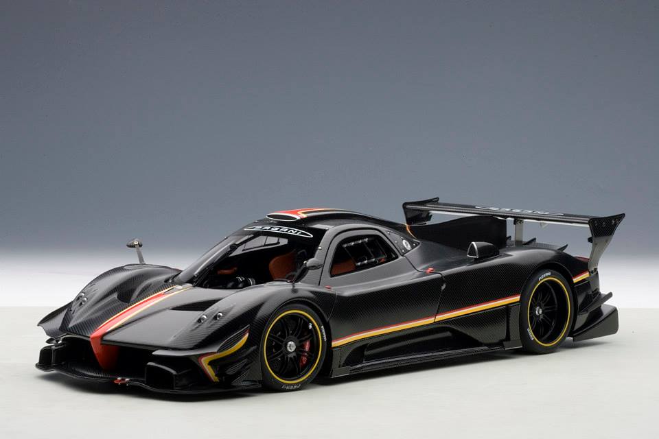 AUTOart: Pagani Zonda Revolution - Black Carbon Fiber (78272) in 1