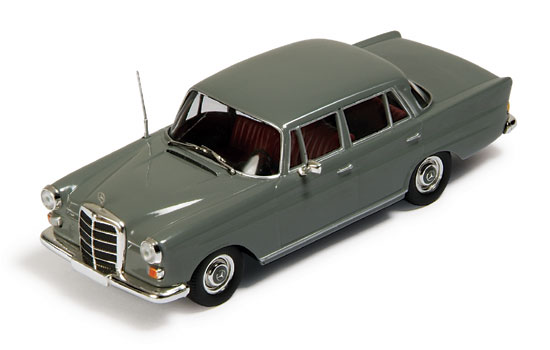 IXO 1966 MercedesBenz 200D W110 Heckflosse Dark Grey CLC074 in 143 