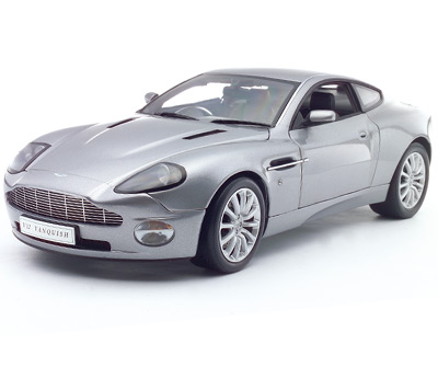 Kyosho: Aston Martin V12 Vanquish 007 (08603S2) in 1:12 scale