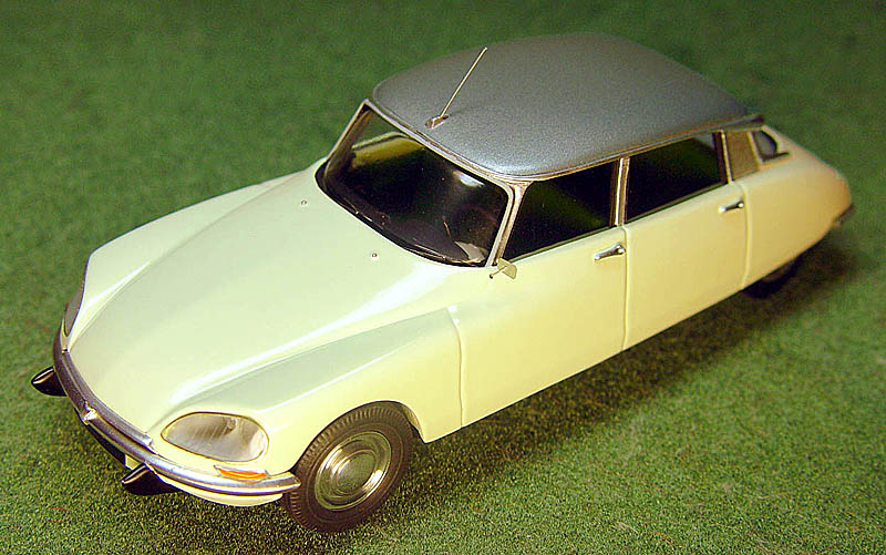 EMC 1965 Citroen DS 21 in 143 scale mDiecast