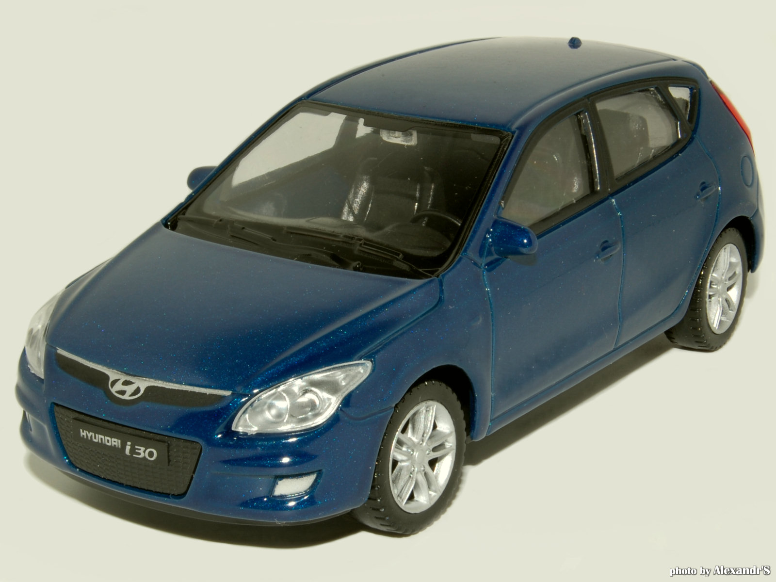Welly: 2007 Hyundai I30 - Dark Blue Metallic (44012) in 1 ...
