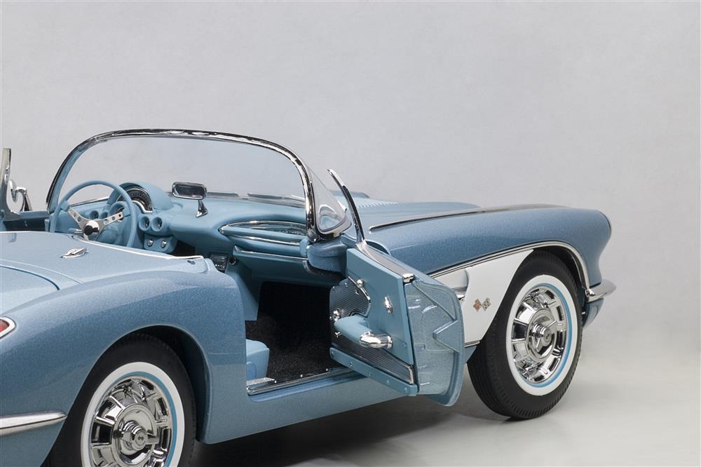 AUTOart: 1958 Chevrolet Corvette - Silver Blue (71146) in 1:18 scale