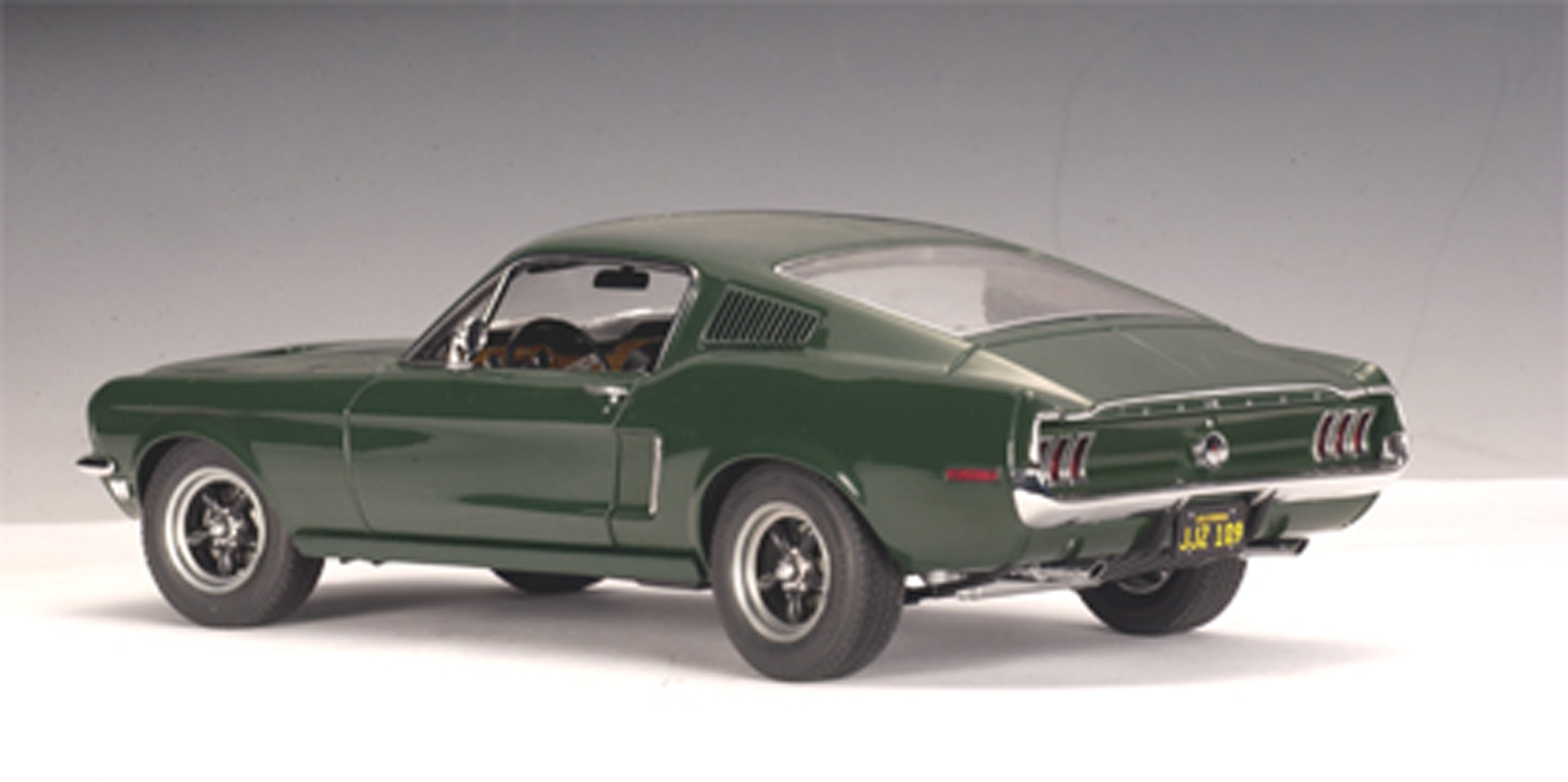 Ford mustang bullitt 1/18 autoart