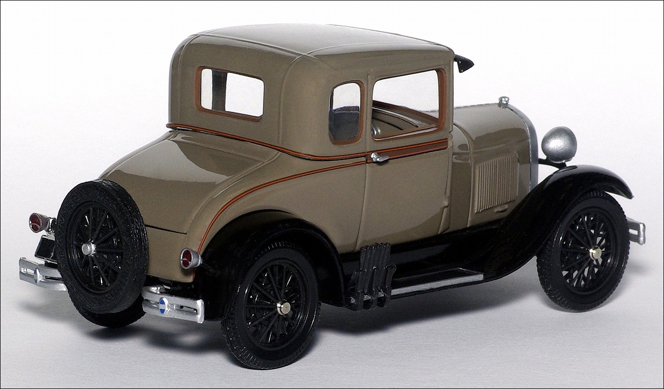 Minichamps: 1928 Ford Model A Standard - Beige (400 082102) в 1:43 масштабе
. Фотография предоставлена Natty, 2010-11-23 02:09:24