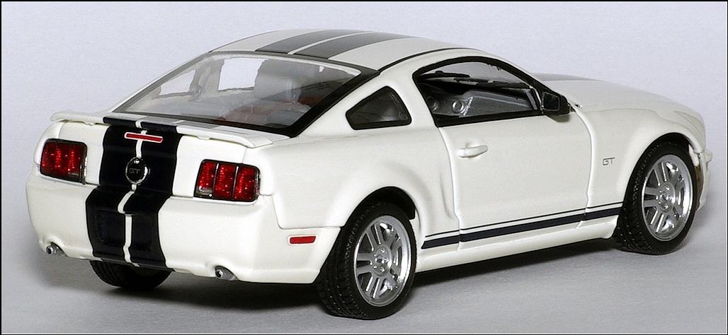 Minichamps: 2005 Ford Mustang GT - White (400 084124) в 1:43 масштабе
. Фотография предоставлена Natty, 2010-02-20 02:41:30
