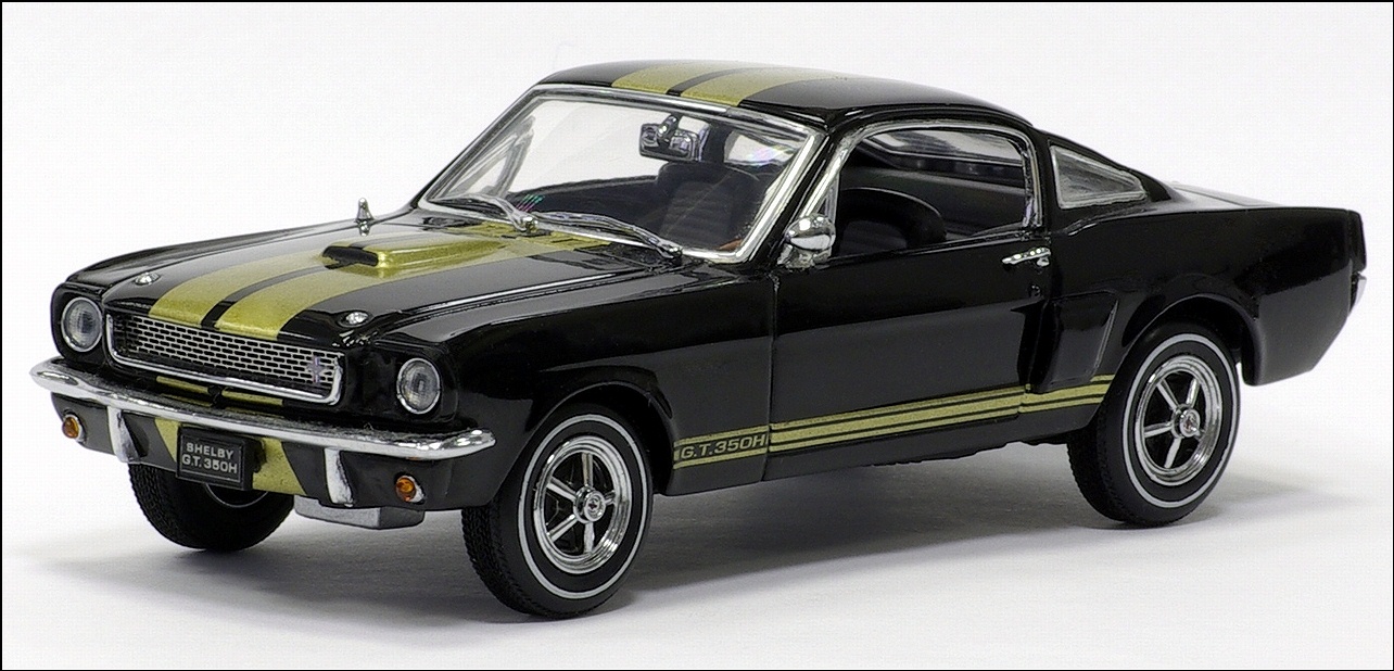 Kyosho: Shelby 350 Hertz - Black w/ - Gold Stripe (03122H) in 1:43 scale