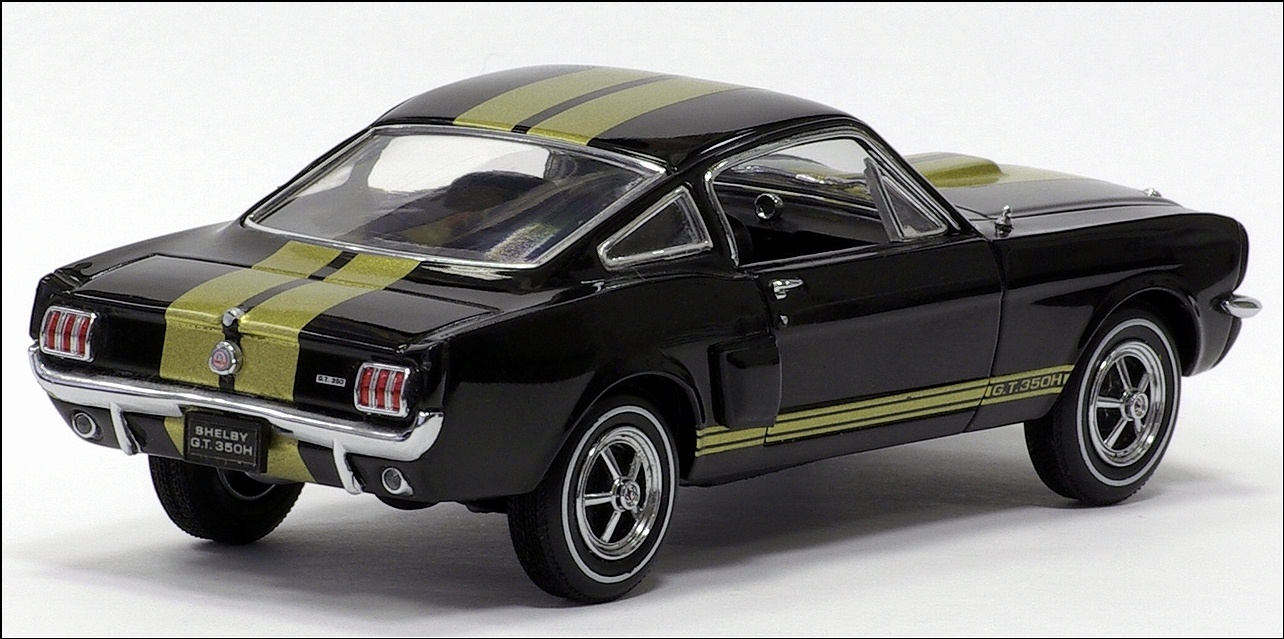 Kyosho: Shelby 350 Hertz - Black w/ - Gold Stripe (03122H) in 1:43 scale
. Picture provided by Natty, 2010-02-20 09:01:01