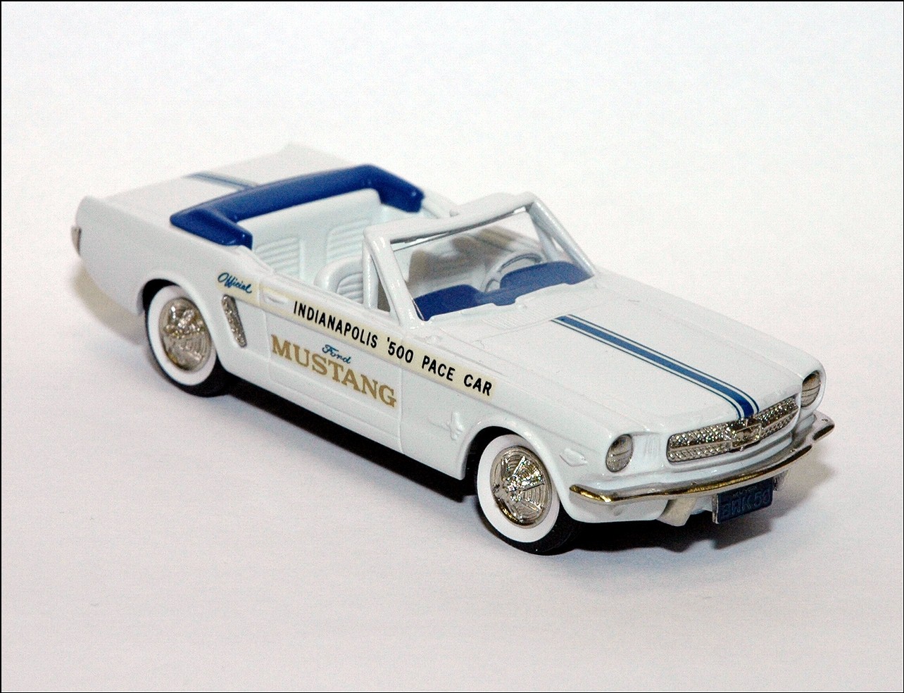 Brooklin: 1964 Ford Mustang Indianapolis Pace Car Convertible - White (BRK 56) im 1:43 maßstab