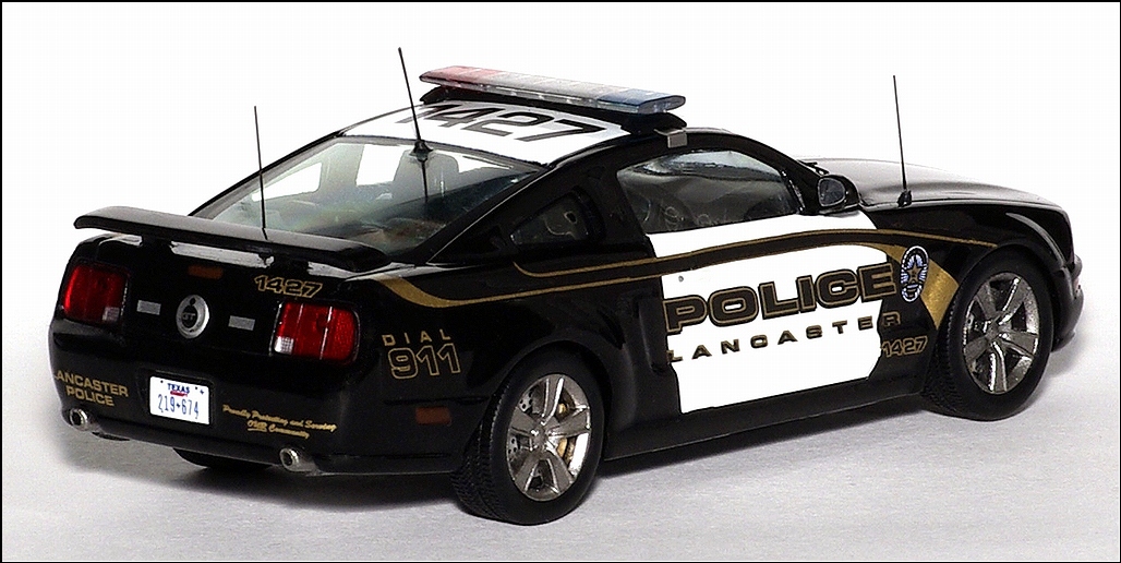 IXO: 2005 Ford Mustang GT USA Lancaster Police - Black/White (MOC082) в 1:43 масштабе
. Фотография предоставлена Natty, 2010-02-20 03:21:12