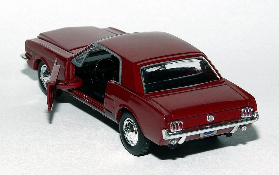 Road Champs: 1965 Ford Mustang Hardtop - Dark Red in 1:43 scale
. Picture provided by Natty, 2010-02-20 08:47:38
