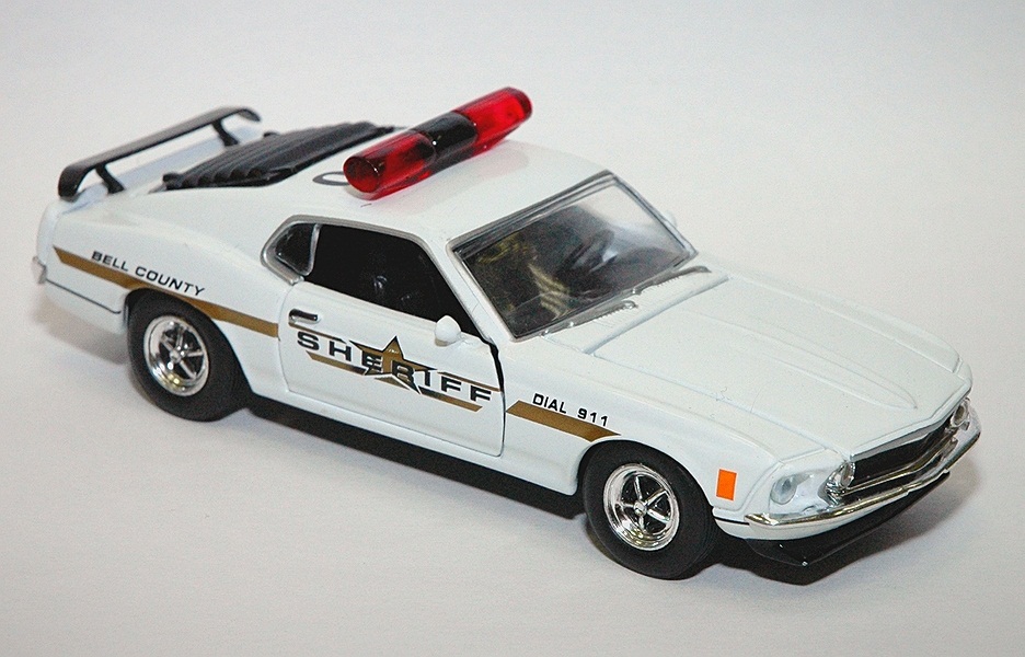 Road Champs: 1969 Ford Mustang Sheriff Bell County - White im 1:43 maßstab