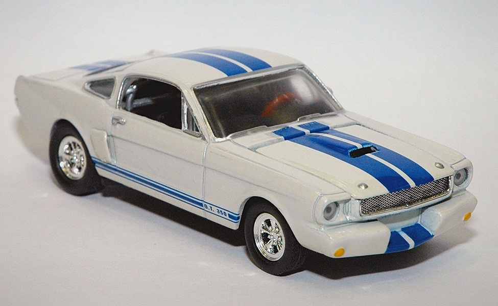 Hot Wheels: 1966 Shelby Mustang GT350 - White в 1:43 масштабе