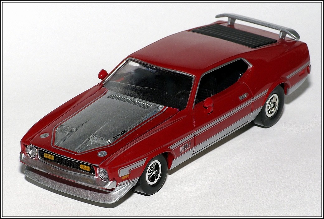 Johnny Lightning: 1971 Ford Mustang Mach 1 - Red в 1:43 масштабе