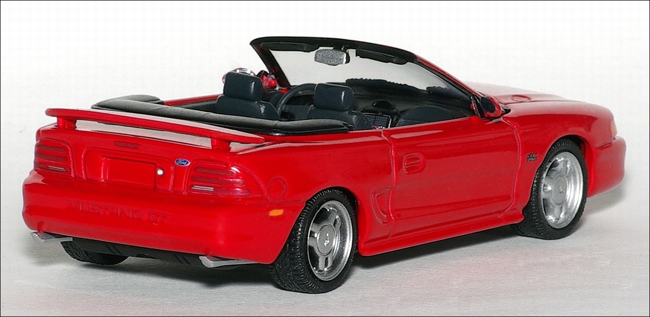 Minichamps: 1994 Ford Mustang Cabriolet - Red (430 085632) im 1:43 maßstab
. Picture provided by Natty, 2010-04-28 02:39:28