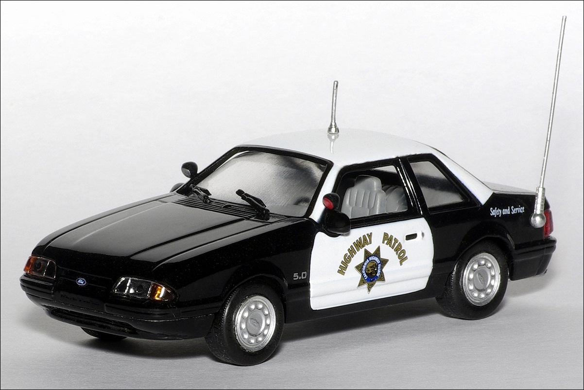 White Rose Collectibles: 1991 Ford Mustang California Highway Patrol (DEDGM99107WAK) im 1:43maßstab