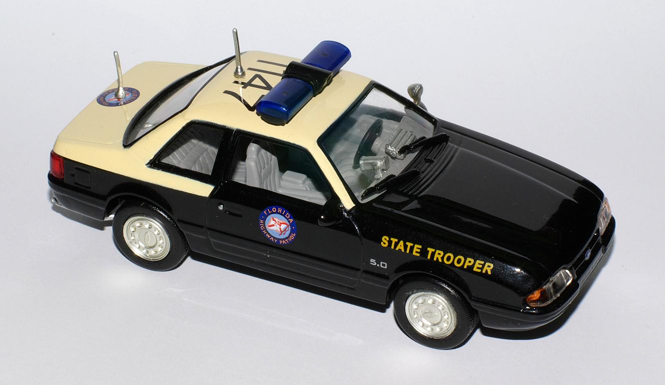 White Rose Collectibles: 1991 Ford Mustang Florida Highway Patrol (DEDGM99107WAK) im 1:43maßstab