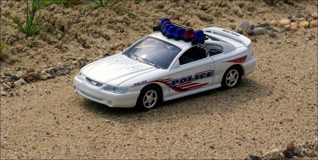 Road Champs: 1996 Ford Mustang - White (RCI63104) in 1:43 scale