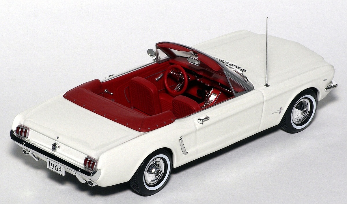 Minichamps: 1964 Ford Mustang Convertible - White in 1:43scale
. Picture provided by Natty, 2010-11-03 03:57:22