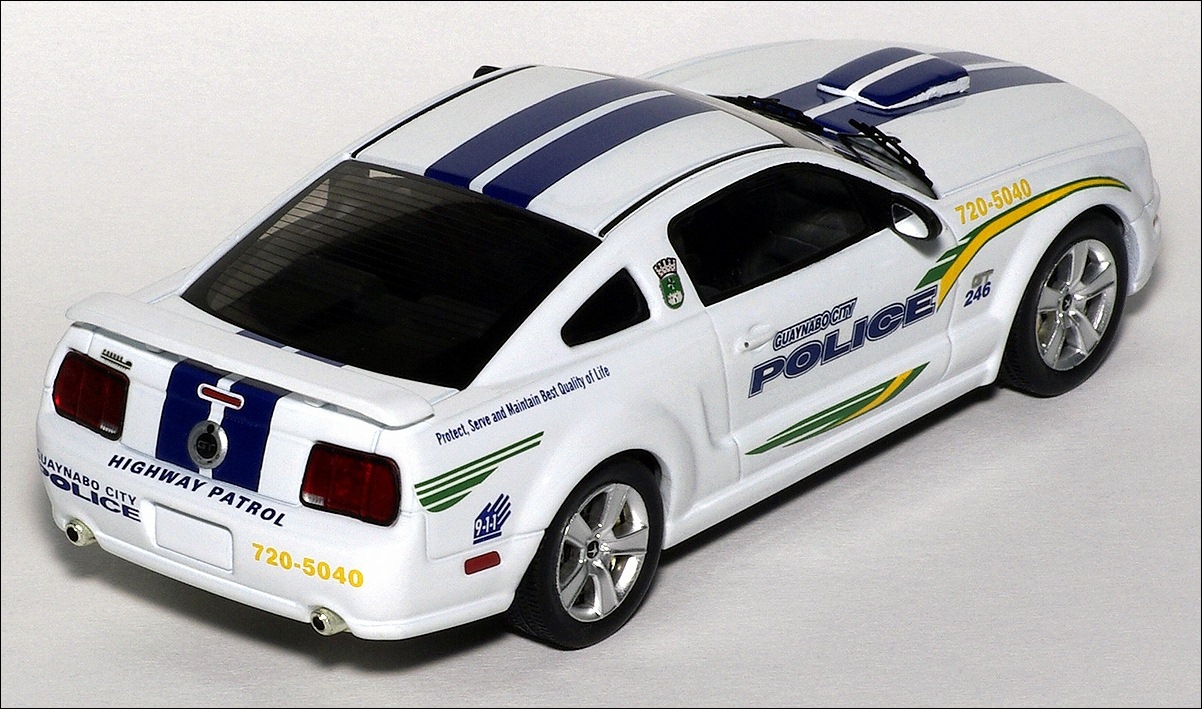 IXO: 2006 Ford Mustang GT - White ( MOC103) в 1:43 масштабе
. Фотография предоставлена Natty, 2010-11-23 05:08:11