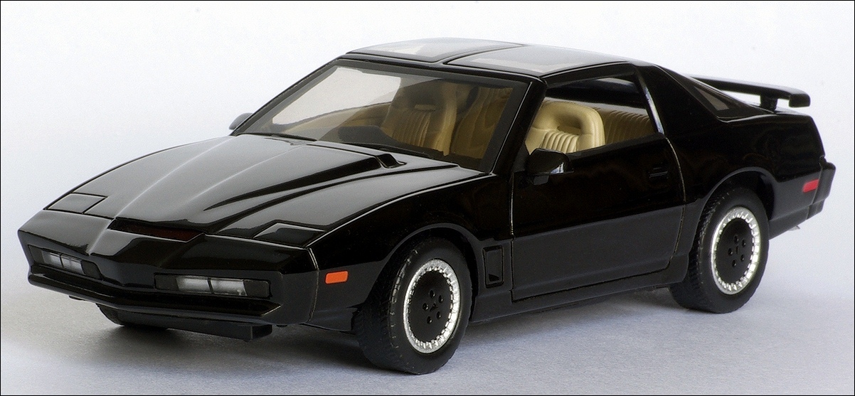 Aoshima: 1982 Pontiac Firebird Trans Am K.I.T.T. - Black (DISM79621) в 1:43 масштабе